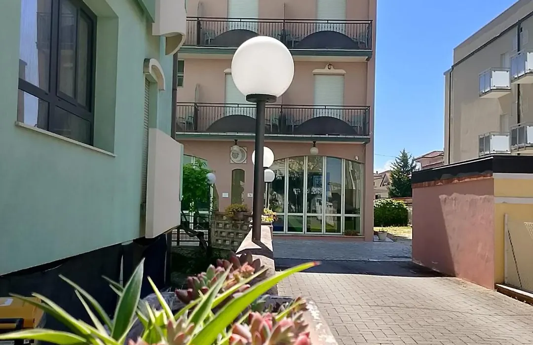 Hotel Anita B&B sul lungomare-1