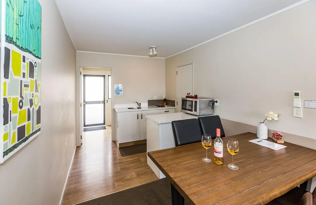Le Chalet Suisse Motel Taupo-1