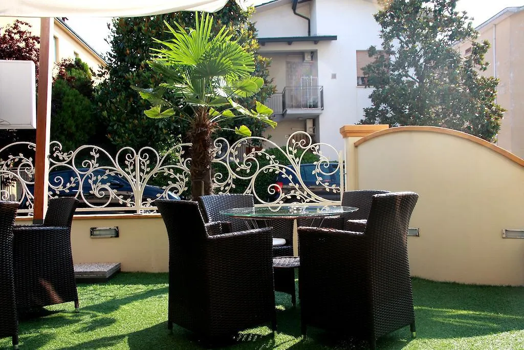 Hotel Monica-1