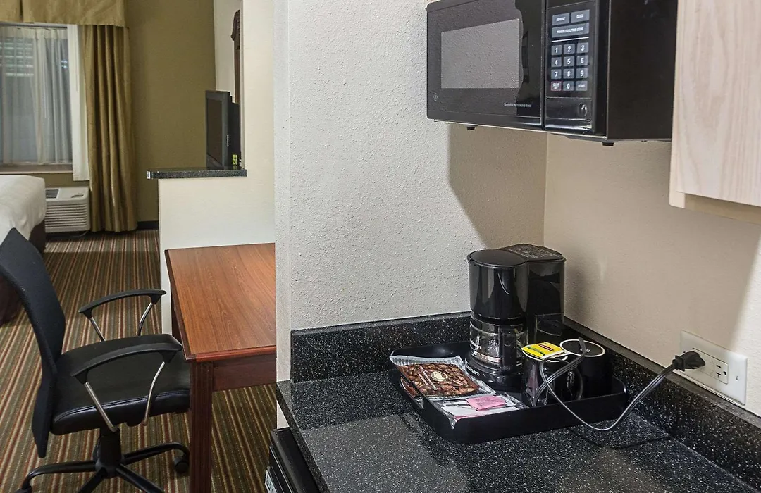 Quality Inn & Suites West Chase-1