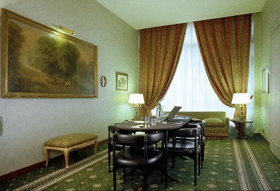 Hotel Commodore-1