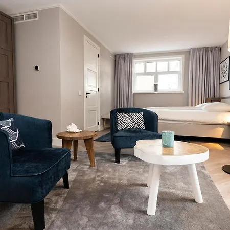 Hampton Home B&B Suites-3