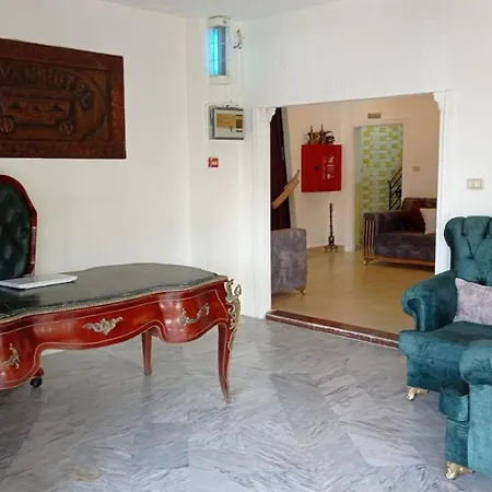Caravan Hotel-2