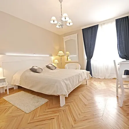 Tinel Rooms Old City Center-2