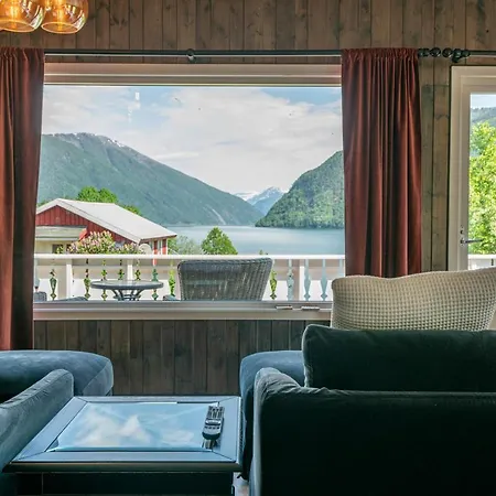 Dragsvik Fjordhotel (Adults Only)-2