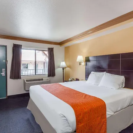 Howard Johnson By Wyndham Norco-3