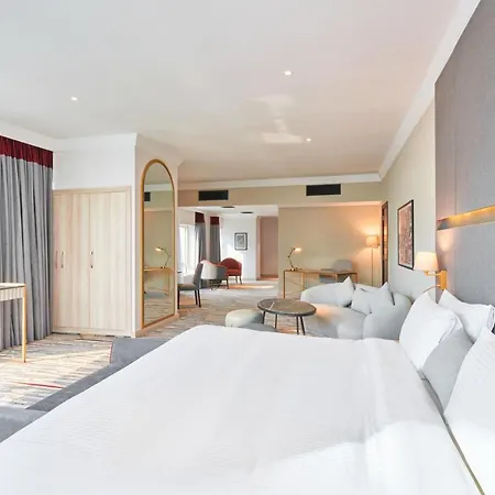 Ramada By Wyndham Doha Old Town-3
