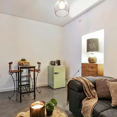 Huswell - Charming Getaway In The Historical City Center-3