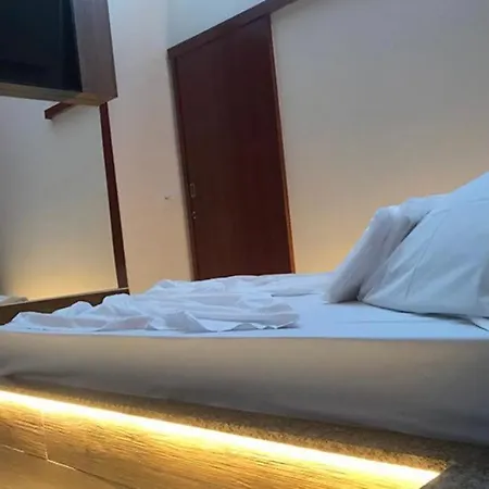 Motel Queen-2
