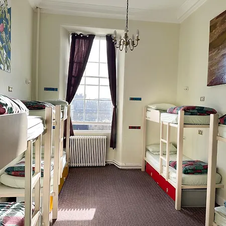 Castle Rock Hostel - Adults Only-2
