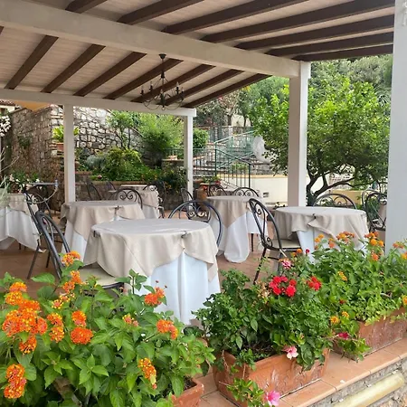 Hotel Villa Delle Meraviglie-3