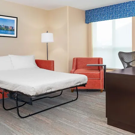 Hampton Inn & Suites Madison Downtown-2