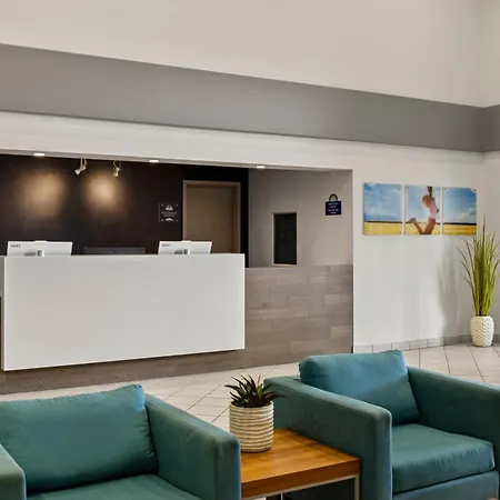 Days Inn By Wyndham Steinbach-2