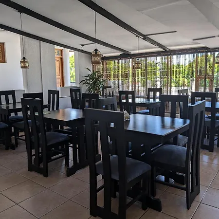 Q2 Bar & Guesthouse-2