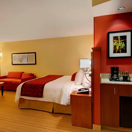 Courtyard By Marriott Madison East-2
