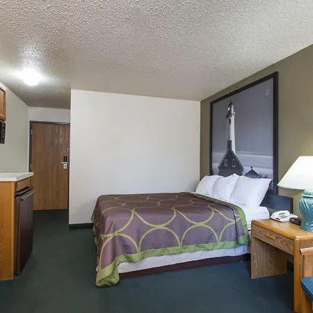Super 8 By Wyndham Houghton Lake-2