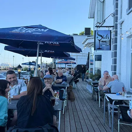 Sids Restaurant And Bar With Rooms-3