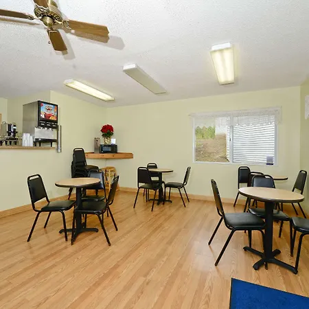 Americas Best Value Inn Saint Ignace-3