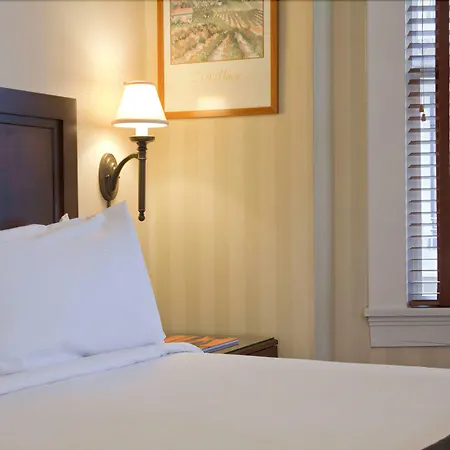 Executive Hotel Vintage Court-2