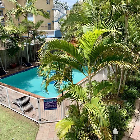 Outrigger Burleigh-2