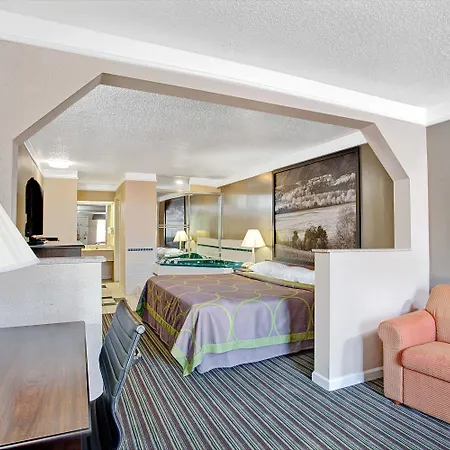 Super 8 By Wyndham Knoxville East-2