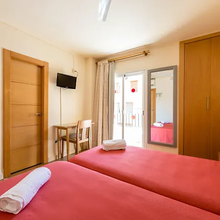 Hostal Residencia Europa Punico-3