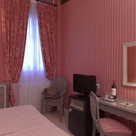 Hotel Beaubourg-3
