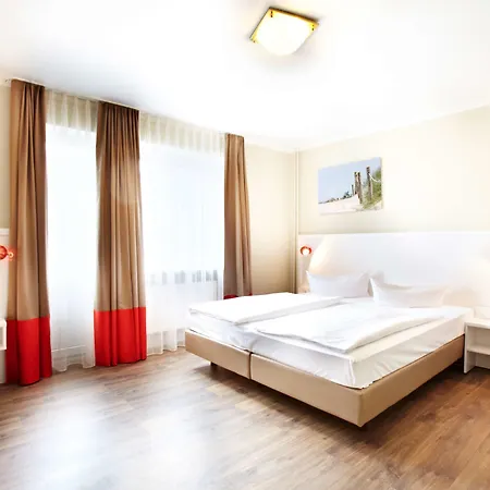 Hotel Ostseehalle Kiel by Premiere Classe-3