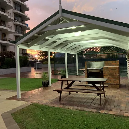 Burleigh Gardens North Hi-Rise Holiday Apartments-3