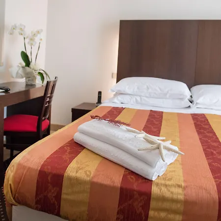 Hotel Cristina Corona-2