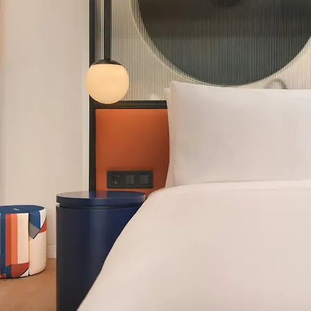 Aloft By Marriott Madrid Gran Via-3