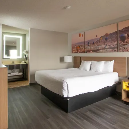 Days Inn & Suites By Wyndham Albuquerque North-2