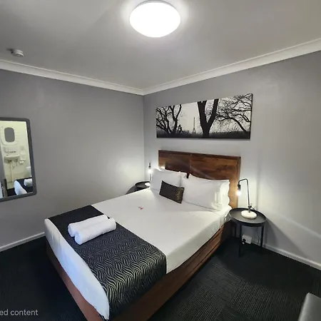 Crest Motor Inn-3
