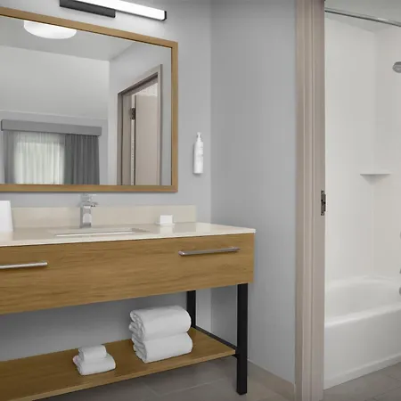 Hampton Inn & Suites Phoenix Glendale-Westgate-3