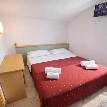 Hotel Villa Tina Easy Stay Room Only-3