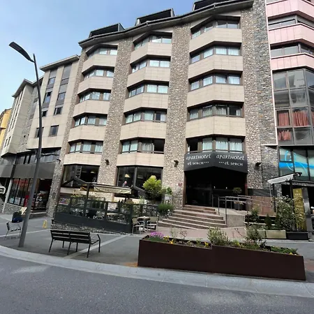 Aparthotel El Serch-3