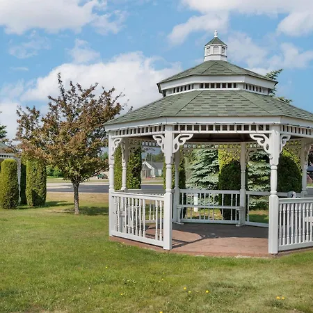 Quality Inn & Suites Manistique-2