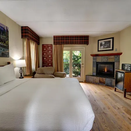 Bearskin Lodge On The River-2