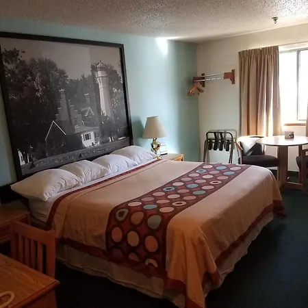 Super 8 By Wyndham Houghton Lake-3