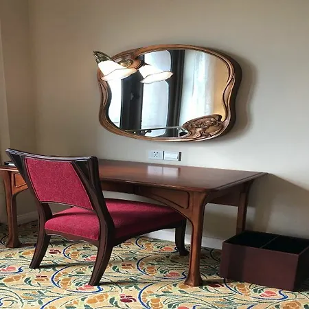 Disneyland Hotel-2