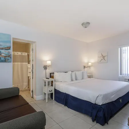 Hollywood Broadwalk Oceanside Hotel-2
