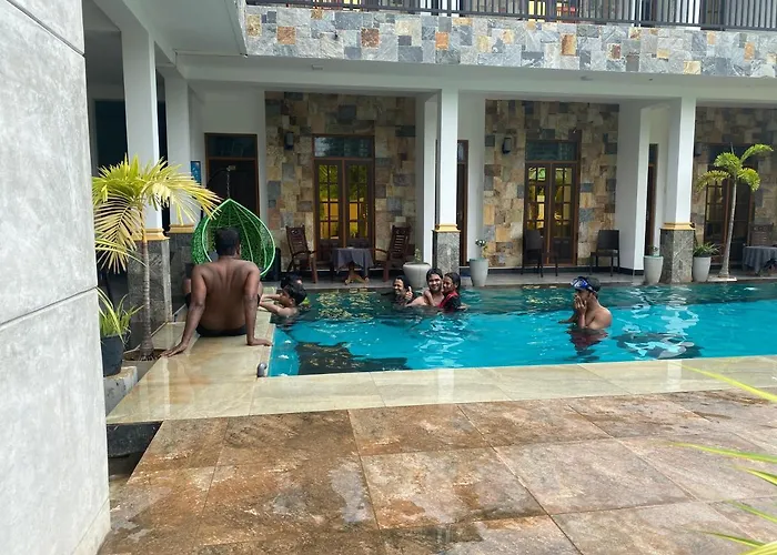 St Claire'S Green Negombo Hotel & Hostels