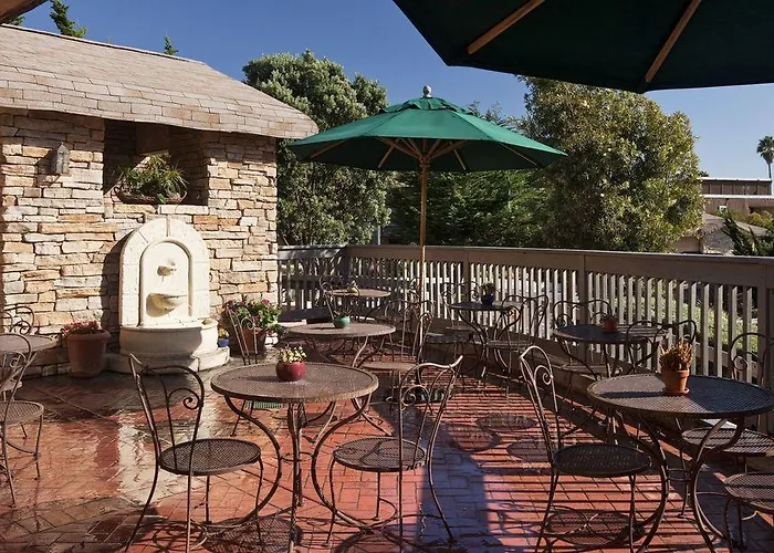 Cottage Inn By The Sea