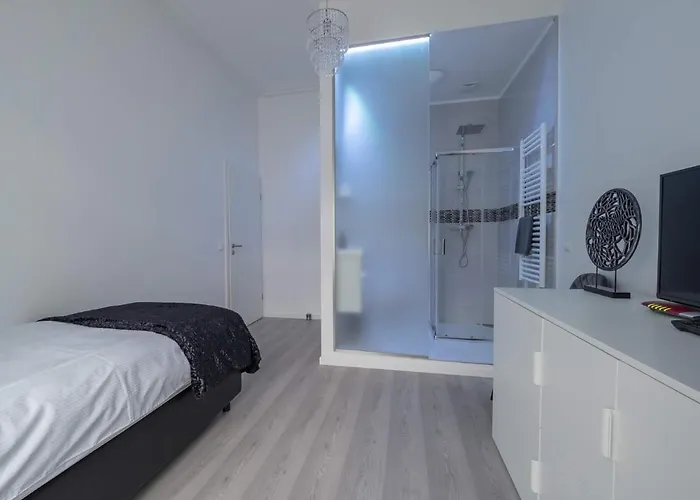Executive Single Room With En-Suite In Guest House City Centre