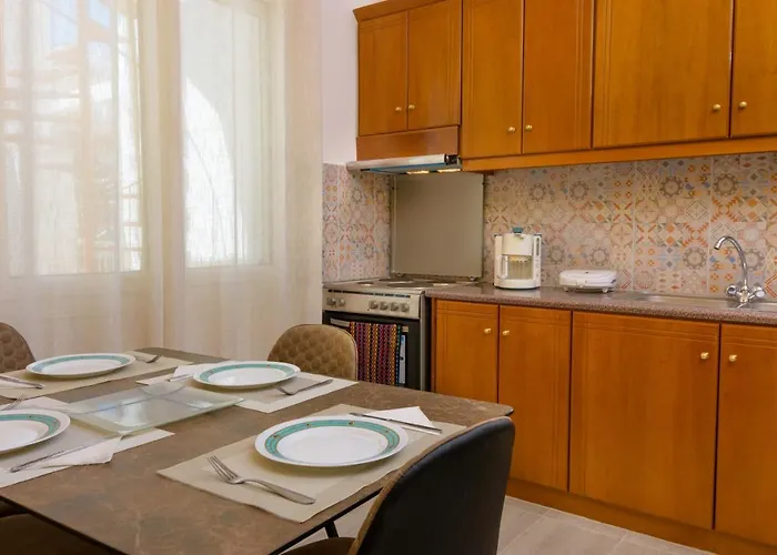 Margarita'S Seafront Luxury Apartment