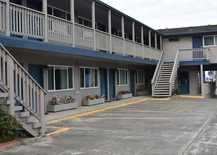 Lighthouse Cove Inn