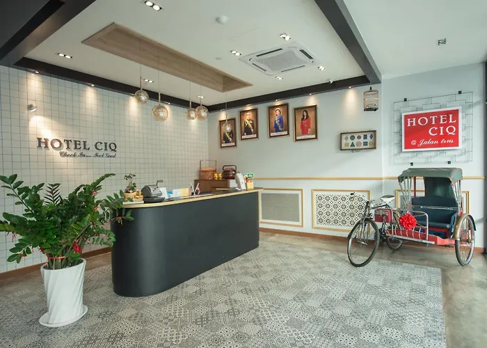 Hotel Ciq, Jalan Trus