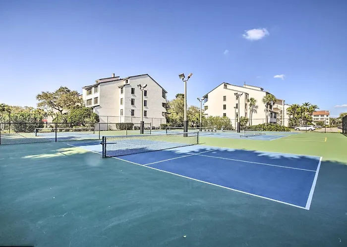 Sunny Siesta Key Condo W/ Beach Access + Pool!