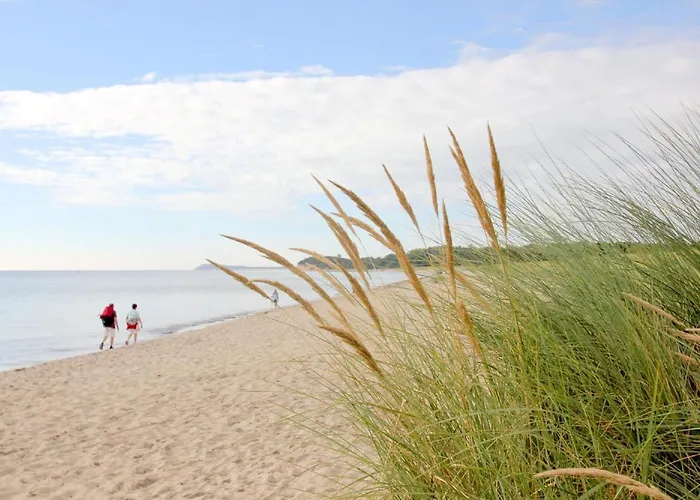 strandnah mit Balkon, gratis Nutzung vom AHOI Erlebnisbad und Sauna in Sellin - Strandhaus Mönchgut FeWo13