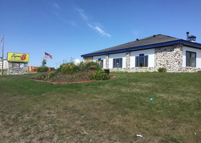 Super 8 By Wyndham Petoskey